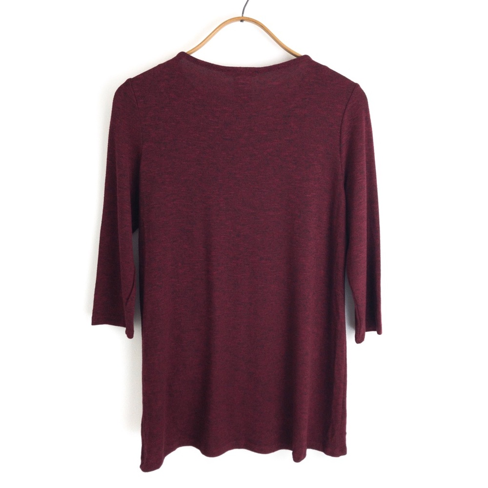 ❗️C H E L S E A & Theodore ❥ Twist Hem Top - Picture 2 of 3